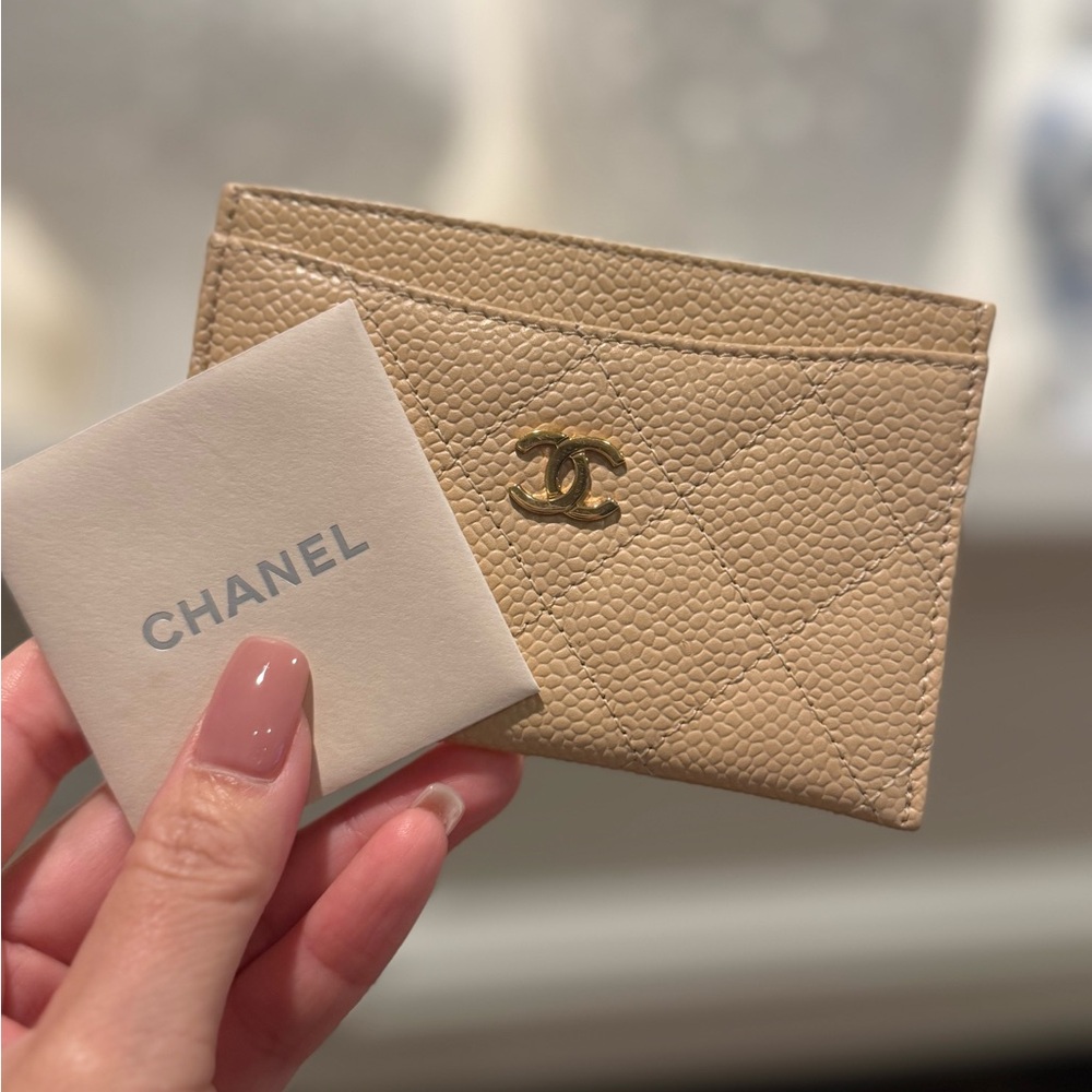 CHANEL
Caviar Quilted Card Holder Beige | CHANEL Beige Quilted Card Holder